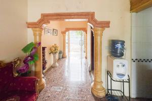 Photo de la galerie de l'établissement Hotel Harapan Isyes Syariah RedPartner, à Parapat