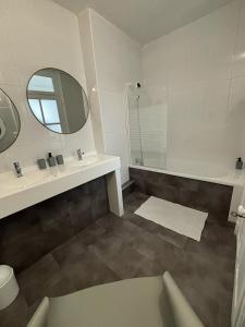 Photo de la galerie de l'établissement l'étape DECAZEVILLE, à Decazeville 8 autres photos