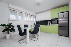Η κουζίνα ή μικρή κουζίνα στο Apartman LARA