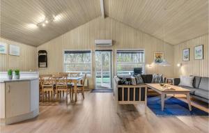 Posezení v ubytování Holiday Home Harresbæk Sydals V
