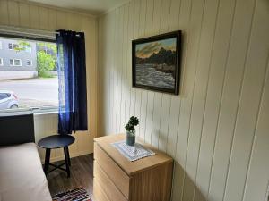 a corner of a room with a table and a window at Leilighet i Svolvær sentrum in Svolvær