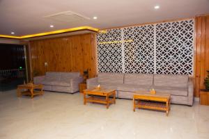 A seating area at Hotel Gyan Gauri Palace