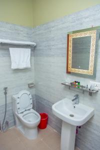 A bathroom at Hotel Gyan Gauri Palace