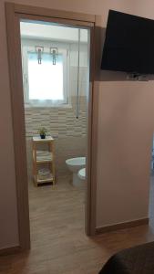 a bathroom with a toilet and a window at Appartamento centrale in Lido di Ostia +33 photos