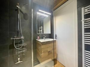 Et badeværelse på Homency - Résidence Plein Ciel A