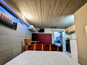 Η κουζίνα ή μικρή κουζίνα στο HOME LOW Ceiling Verga SEA VIEW