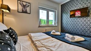 Łóżko lub łóżka w pokoju w obiekcie Apartament Winnica Izerska - 5D Apartamenty