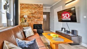 Telewizja i/lub zestaw kina domowego w obiekcie Apartament Winnica Izerska - 5D Apartamenty