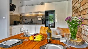 Kuchnia lub aneks kuchenny w obiekcie Apartament Winnica Izerska - 5D Apartamenty