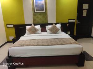 Letto o letti in una camera di Hotel Pushpak