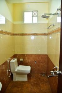 Vannituba majutusasutuses SAK Royal Residency 2 kms from Mysore Palace