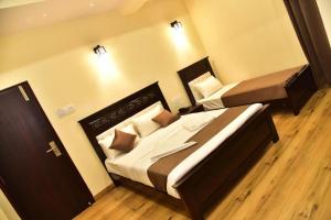 Voodi või voodid majutusasutuse SAK Royal Residency 2 kms from Mysore Palace toas