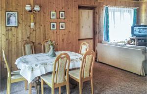 Μια τηλεόραση ή/και κέντρο ψυχαγωγίας στο Holiday Home Dziemiany Radun