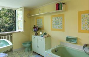 A bathroom at 5 Bedroom Amazing Home In Grottaferrata