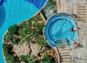 an overhead view of a swimming pool at a resort at Golden Bay Beach Hotel in Larnaca