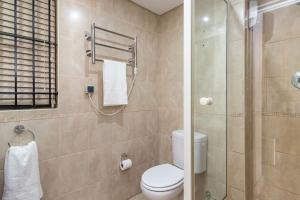 Koupelna v ubytování Spacious 1 Bedroom Flat Church St Stellenbosch