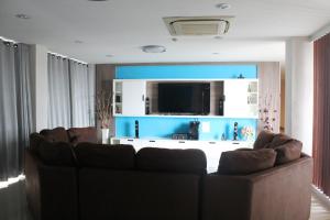 a living room with a couch and a flat screen tv at Phitsanulok United in Phitsanulok