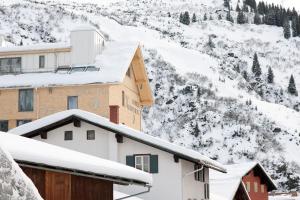 Mondschein Hotel & Chalet Ski-In Ski-Out Luxus am Arlberg v zimě