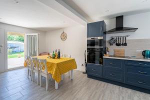 Nhà bếp/bếp nhỏ tại La Maison des Oliviers