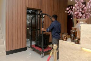 a man standing in front of a room with a machine at ارجان بارك القادسية in Riyadh