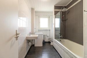 Gallery image of Wiesbaden Schierstein zentral im Rhein-Main-Gebiet, Monteure Herzlich Willkommen! in Schierstein +18 photos