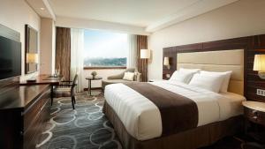Postel nebo postele na pokoji v ubytování Lotte Hotel Ulsan
