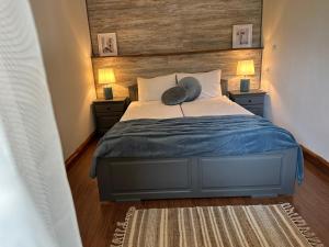 Postel nebo postele na pokoji v ubytování Klecherova House