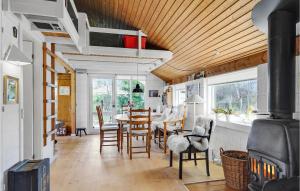 Posezení v ubytování Pet Friendly Home In Humble With Wifi