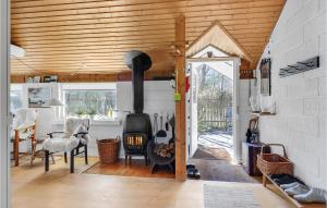 Posezení v ubytování Pet Friendly Home In Humble With Wifi