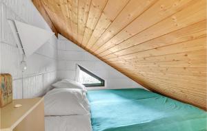 Postel nebo postele na pokoji v ubytování Pet Friendly Home In Humble With Wifi