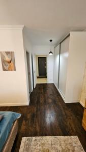 Afbeelding uit fotogalerij van Luxury 2 bed apartment by Albert in Roşu