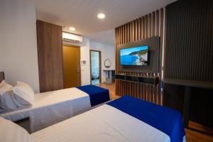 Katil atau katil-katil dalam bilik di Acros Resort