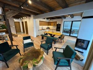 a large living room with a table and chairs at Chata pod Cigerníkom in Matiašovce