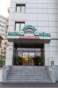 Facaden eller indgangen til Hotel Sir Colentina