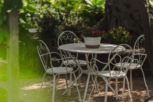 Taman di luar Villa Sciare Modò