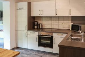 Kuchyň nebo kuchyňský kout v ubytování Ferienwohnung Malerstübchen