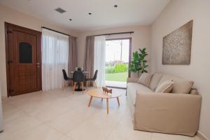 Posezení v ubytování Kotinos Apartments