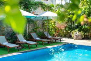 Bazén v ubytování Laughter garden nebo v jeho okolí