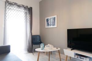 Μια τηλεόραση ή/και κέντρο ψυχαγωγίας στο Astradeni Suite
