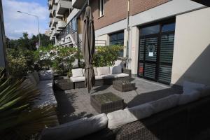 Posedenie v ubytovaní Tiby Hotel