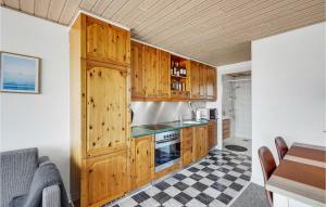 Dapur atau dapur kecil di 1 Bedroom Amazing Apartment In Rømø