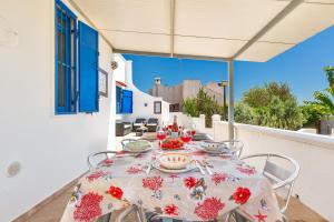 a table and chairs on the balcony of a house at Villetta Mamapace by BarbarHouse in Punta Prosciutto