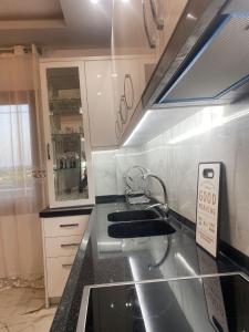 Kuchyň nebo kuchyňský kout v ubytování Villa ROMEO