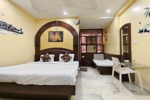 Postel nebo postele na pokoji v ubytování Hotel Spot Inn Paharganj Near New Delhi Railway Station