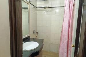 Koupelna v ubytování Hotel Spot Inn Paharganj Near New Delhi Railway Station