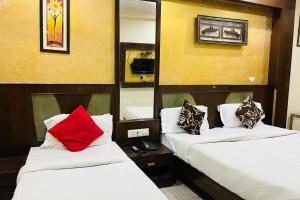 Postel nebo postele na pokoji v ubytování Hotel Spot Inn Paharganj Near New Delhi Railway Station