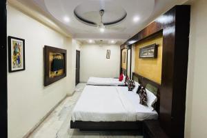 Postel nebo postele na pokoji v ubytování Hotel Spot Inn Paharganj Near New Delhi Railway Station