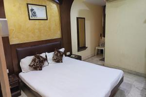 Postel nebo postele na pokoji v ubytování Hotel Spot Inn Paharganj Near New Delhi Railway Station