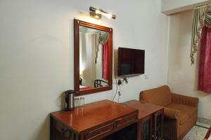 TV a/nebo společenská místnost v ubytování Hotel Spot Inn Paharganj Near New Delhi Railway Station