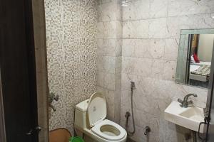 Koupelna v ubytování Hotel Spot Inn Paharganj Near New Delhi Railway Station